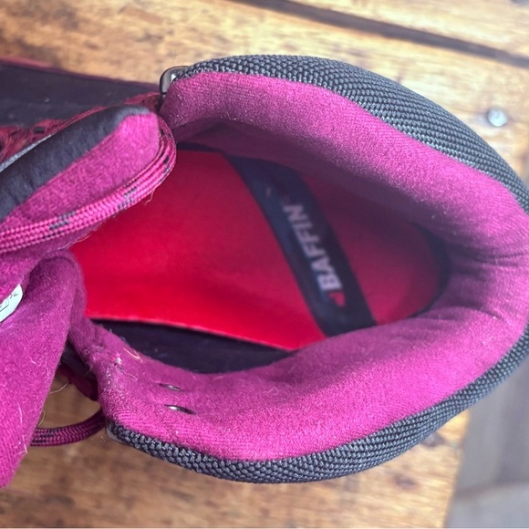 Baffin Black and Pink Winter Boots with Waterproof Design - Picture 4 of 6